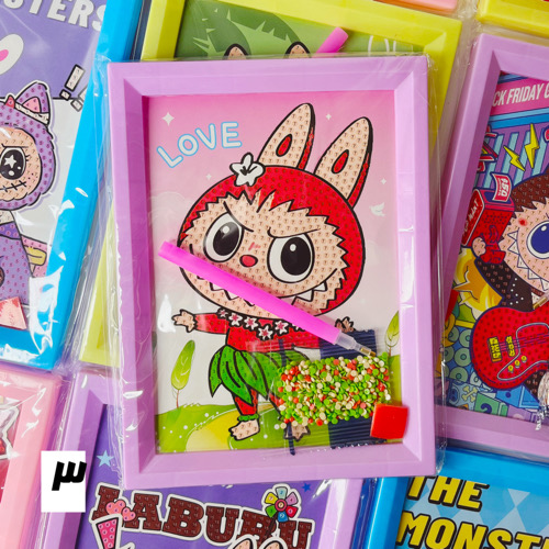 نقاشی الماسی قاب دار سایز ۱۳ در ۱۸ طرح لبوبو 5 تصویر نقاشی الماسی طرح لبوبو سایز ۱۳ در ۱۸ از روبرو