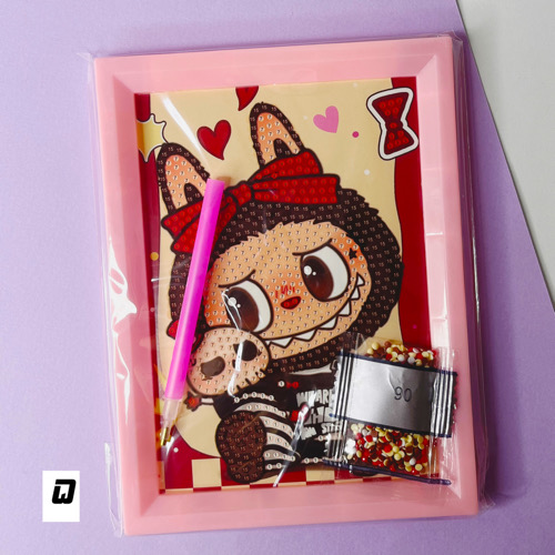 نقاشی الماسی قاب دار سایز ۱۳ در ۱۸ طرح لبوبو 7 تصویر نقاشی الماسی طرح لبوبو سایز ۱۳ در ۱۸ از روبرو