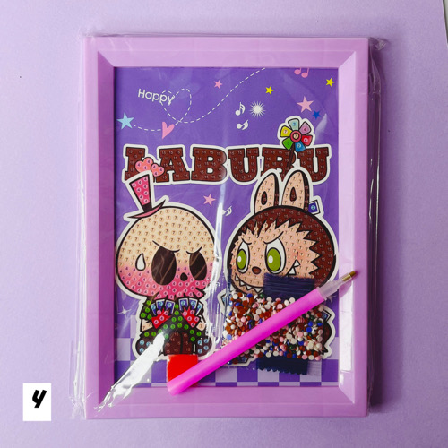 نقاشی الماسی قاب دار سایز ۱۳ در ۱۸ طرح لبوبو 8 تصویر نقاشی الماسی طرح لبوبو سایز ۱۳ در ۱۸ از روبرو