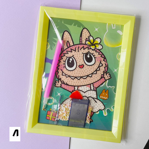 نقاشی الماسی قاب دار سایز ۱۳ در ۱۸ طرح لبوبو 10 تصویر نقاشی الماسی طرح لبوبو سایز ۱۳ در ۱۸ از روبرو